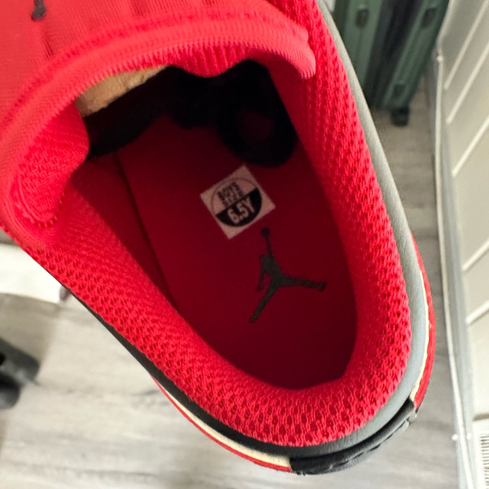 NWT AIR JORDAN 1 LOW GS 6.5 Youth🏀🏀🏀❤️🖤❤️🖤 - Picture 13 of 16